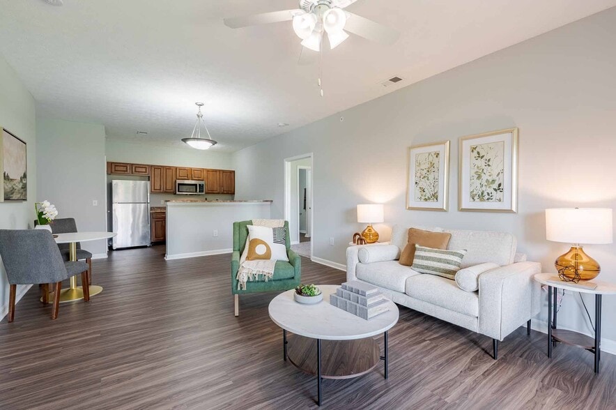 Building Photo - Blankenbaker Crossings Apartment Homes