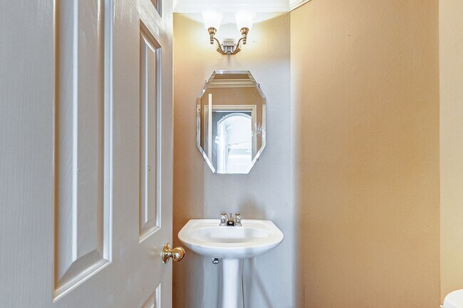 Building Photo - Discover the epitome of suburban living in this exquisite home, nestled on a peaceful cul-de-sac ...