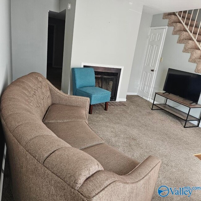 Building Photo - 2006 Reaches Pl SW