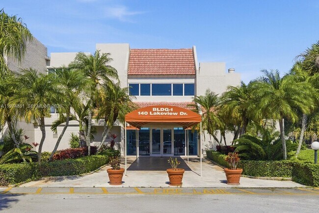 Building Photo - 140 Lakeview Dr