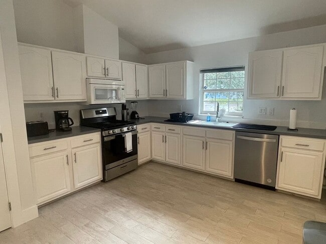 Building Photo - 7418 NW 128th Pl