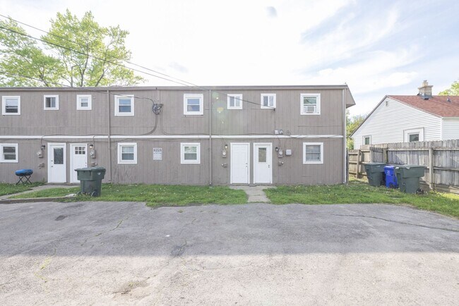 Building Photo - 3086-3092-3092 Grasmere Ave