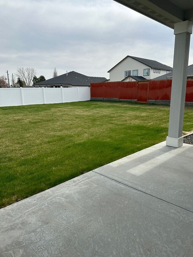 Building Photo - Alderbrook Homes, Newer Construction!