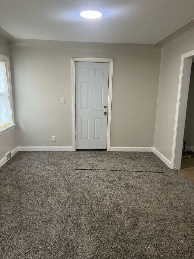 Building Photo - 3-Bedroom Gem on Indiana St with Spacious ...