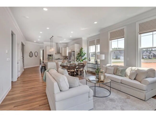 Building Photo - 3 Bed 2 Bathroom for Rent