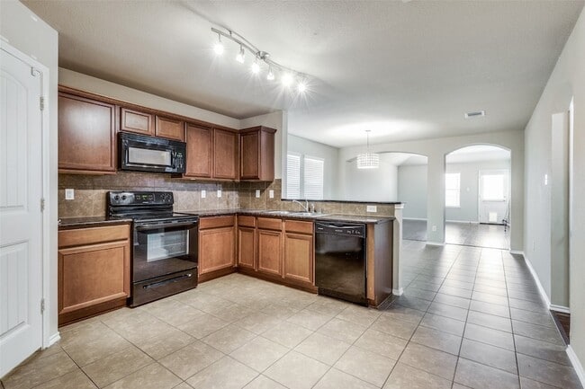 Building Photo - 1101 Rainer Dr