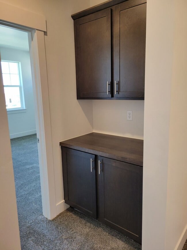 Building Photo - 3 Bed 2.5 Bath with double attached garage in Belgrade