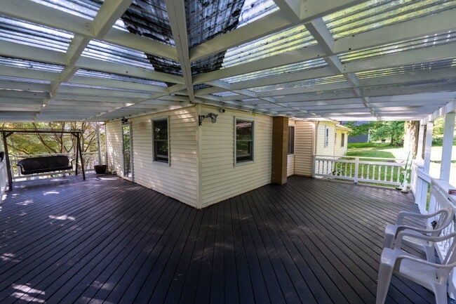 Building Photo - 468 Hillside Rd
