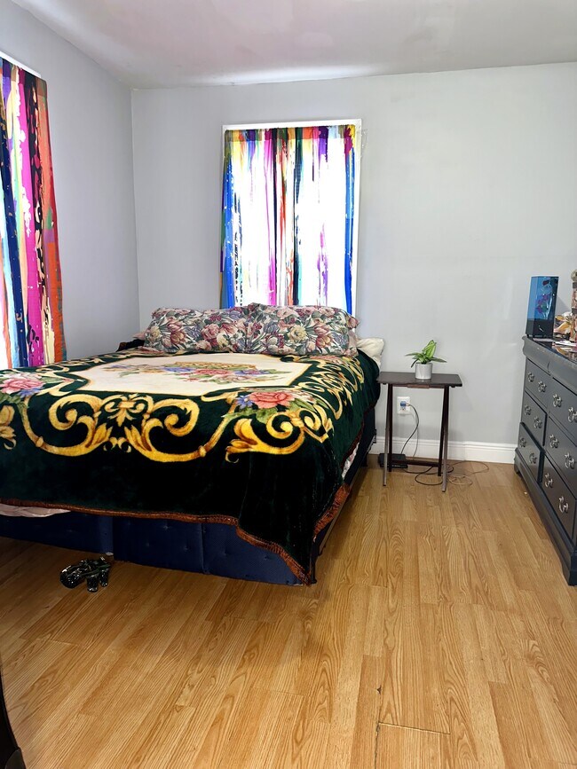 Building Photo - 329 Plainfield St