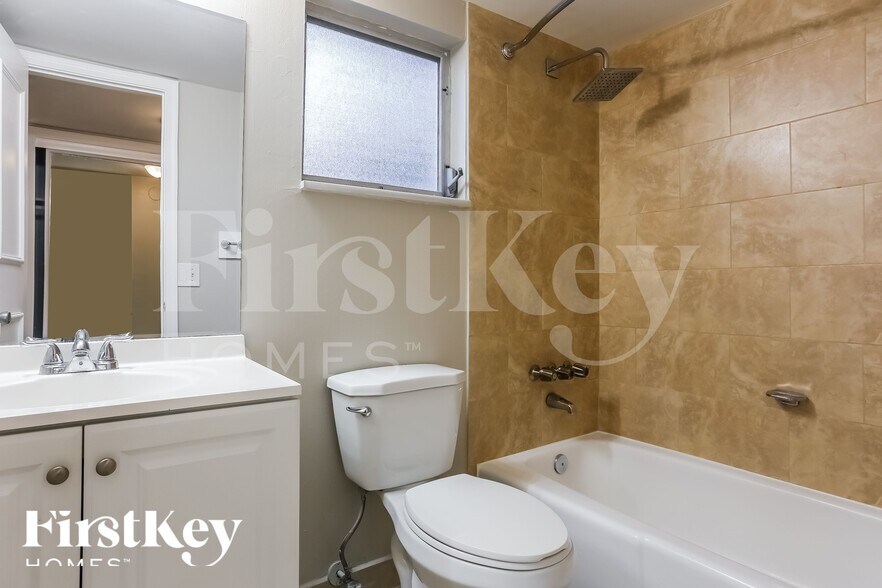 Building Photo - 3166 NW 69th Ct