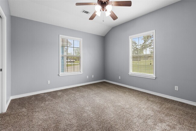 Building Photo - 140 Meadowview Dr