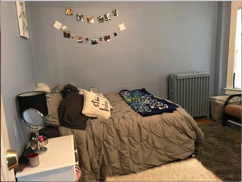 bedroom - 2913 N Farwell Ave