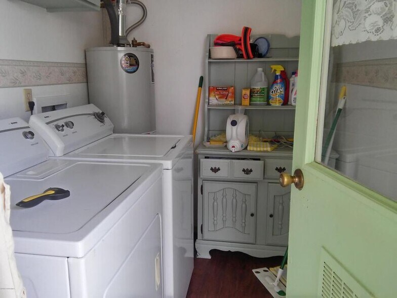 Building Photo - 1033 S 5th St