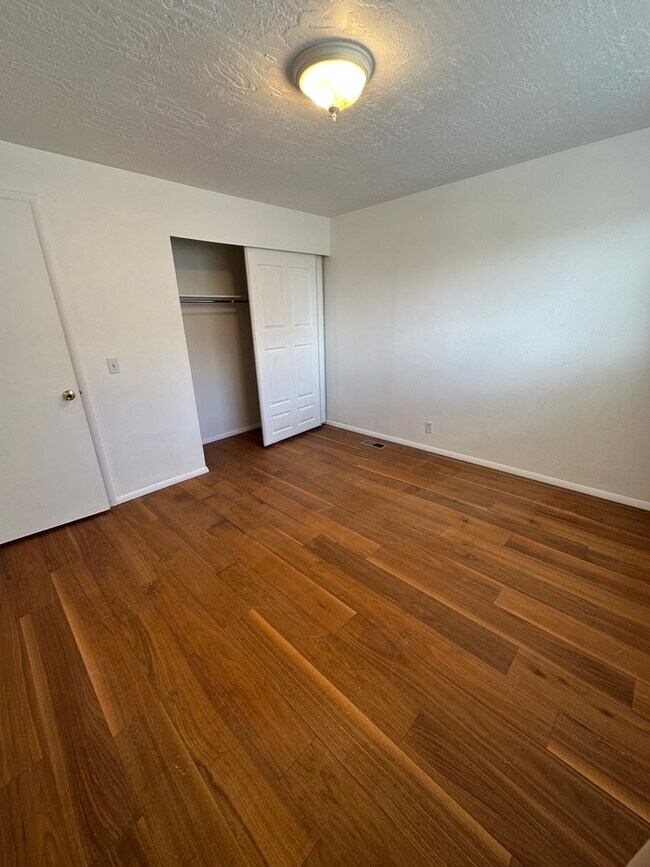 Building Photo - 265 E 5900 S