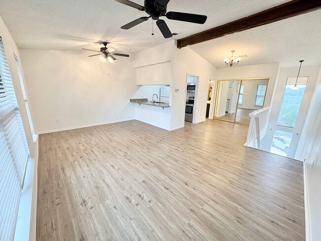 Building Photo - Tranquil 2BD/3BA Townhouse with Wildlife Views & Hill Country Charm!