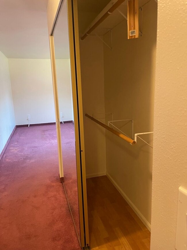 Building Photo - 2 BR/1.75 BA home in Edmonds
