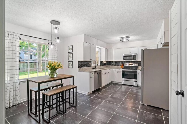 Building Photo - 8081 Ridgetown Ln