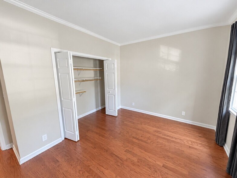 Building Photo - 229 Westchase Dr