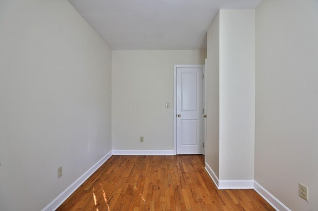 Building Photo - 127 E Hudson St