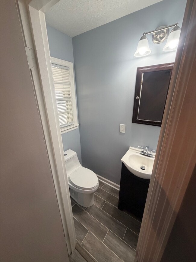 Building Photo - 11813 Pierce Way