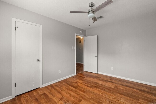 Building Photo - 1708 War Eagle Dr