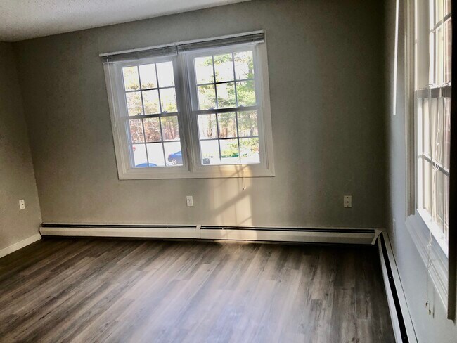 Building Photo - 5 Oak Hill Ln