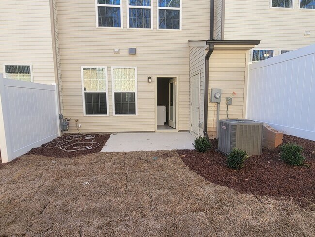 Building Photo - Charming 3BR Townhome in Durham
