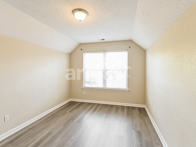 Building Photo - 7323 Red Maple Dr