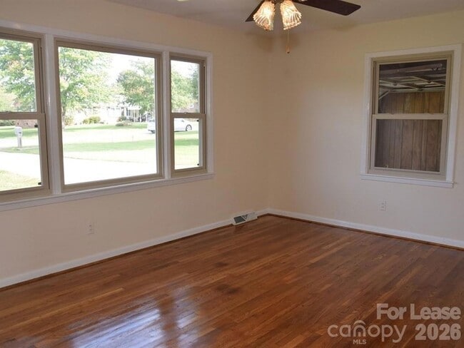 Building Photo - 1812 Cameron Rd