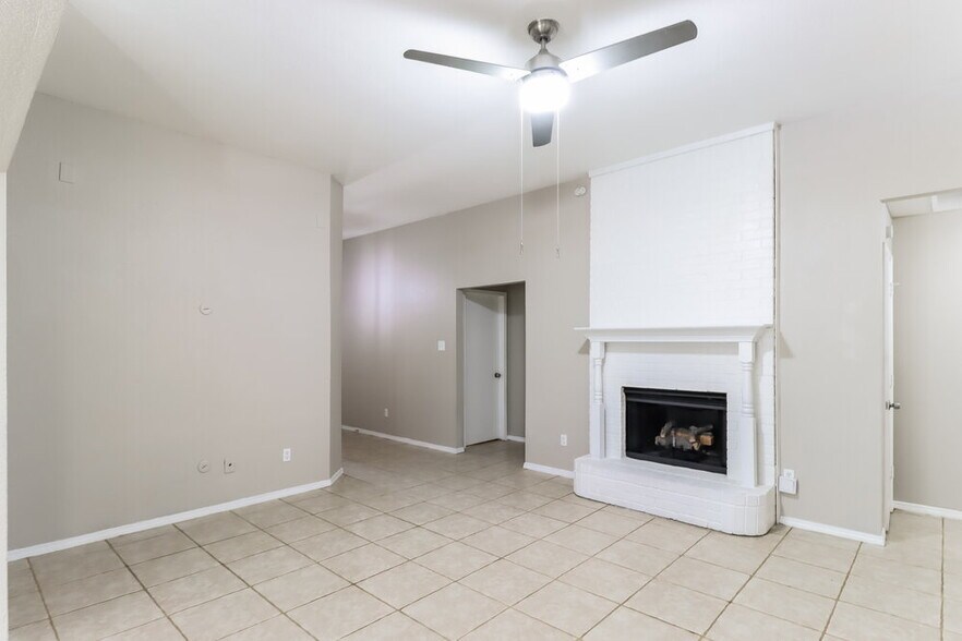 Building Photo - 704 Mimosa Trail