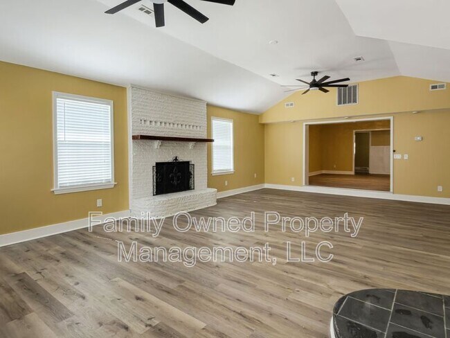 Building Photo - 23 Shadowmoss Pkwy