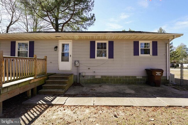 Building Photo - 115 Ridgefield Ln