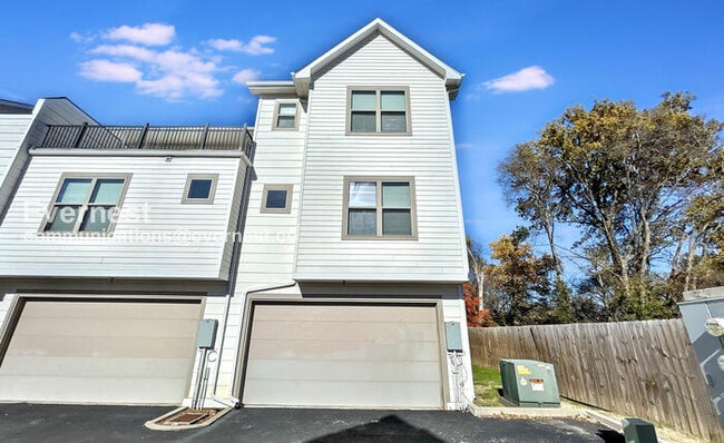 Building Photo - 208 Thompson Park Dr