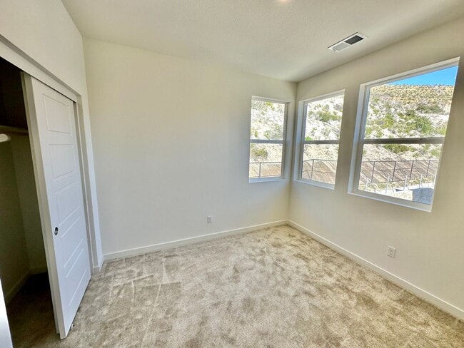 Building Photo - Brand New Townhome Overlooking Mission Valley