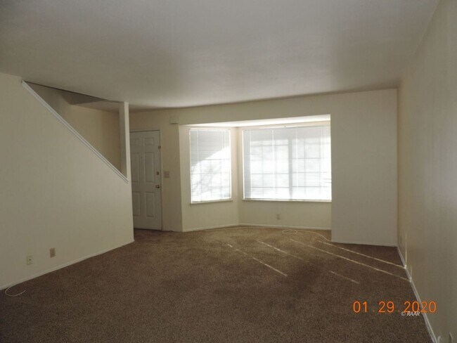 Building Photo - GRA600