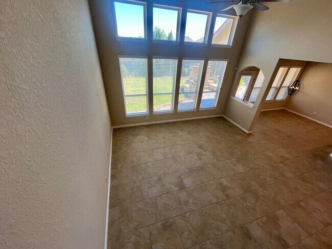 Building Photo - 8630 Sierra Sky