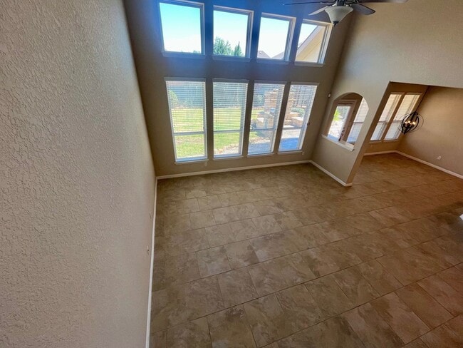 Building Photo - Fabulous 5 Bedroom/4 Full Bath Home w/ Study, GameRoom & Backyard Oasis!
