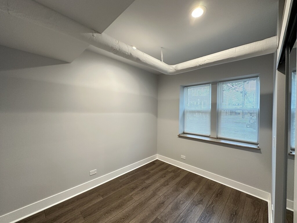 Building Photo - 5010 N Springfield Ave