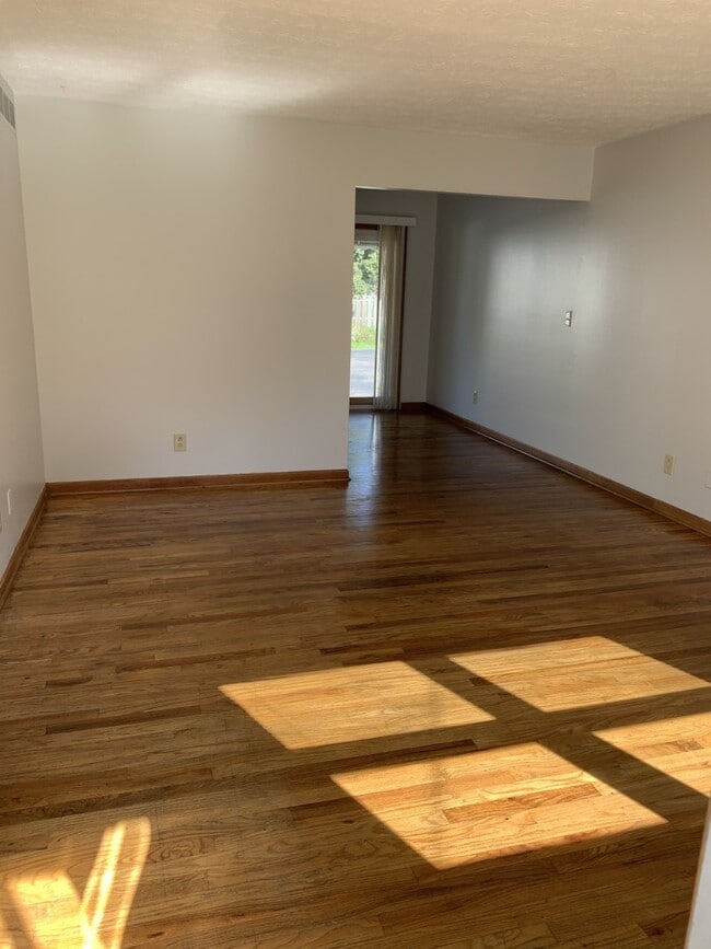 Building Photo - 639 E Hopocan Ave