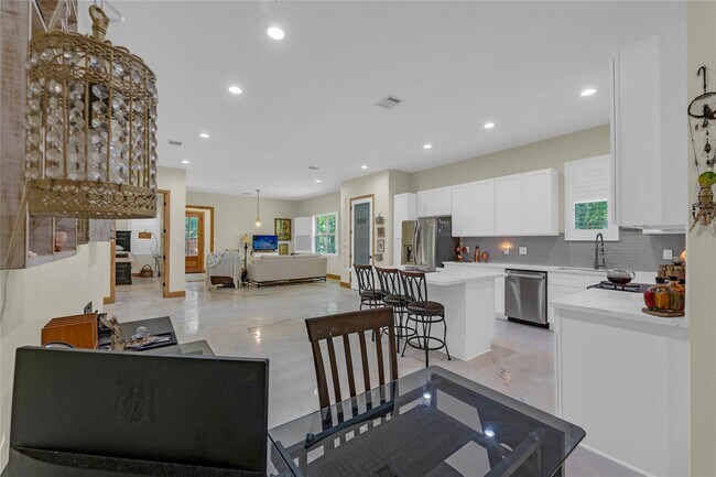 Building Photo - 25737 Glen Loch Dr
