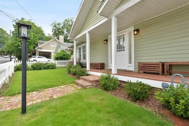Building Photo - 564 Winton Terrace NE