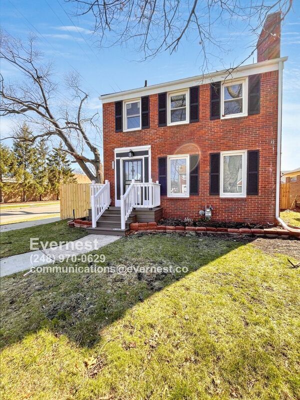 Primary Photo - 18514 Manor