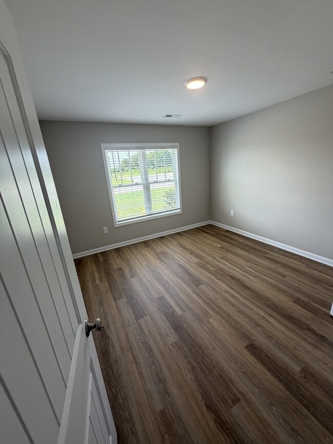 Building Photo - 833 Middleton Rd