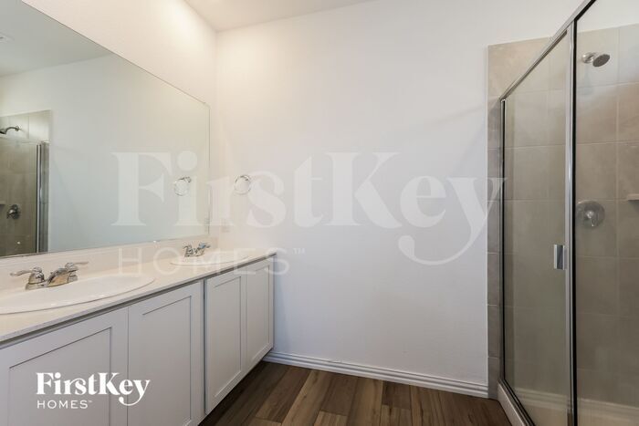 Building Photo - 2548 Northcote Dr