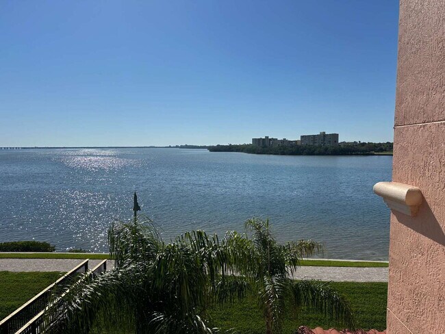 Building Photo - 2755 Via Capri