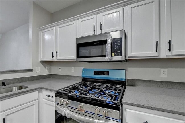 Building Photo - 903 Redwood Dr