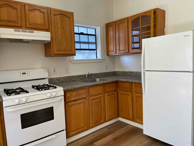 Building Photo - 680 W MacArthur Blvd