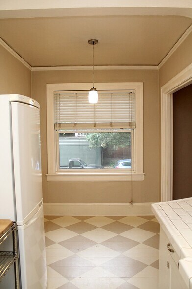 Building Photo - 507 NW 22nd Ave
