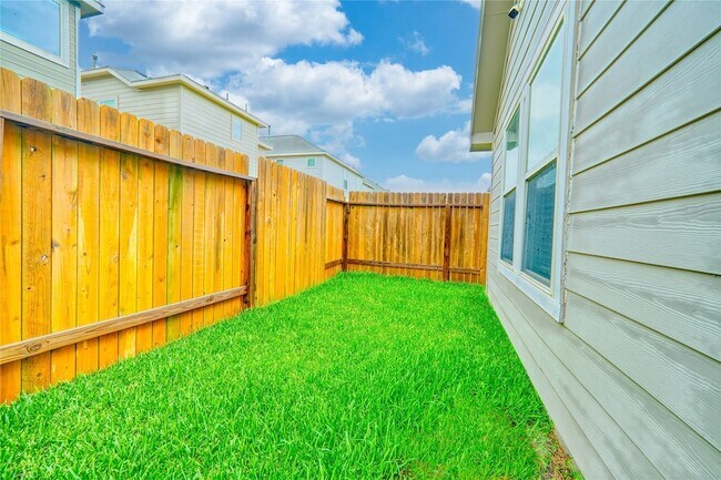 Building Photo - 7919 Cypress Country Dr