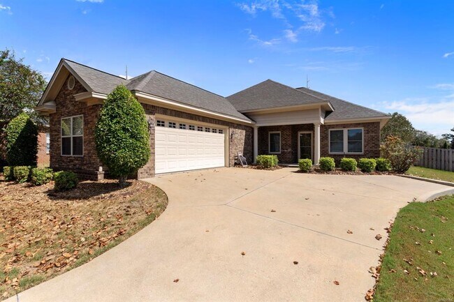 Building Photo - 704 Briarcliff Pl